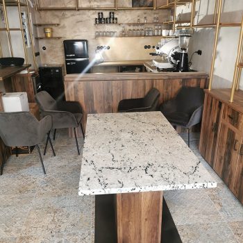 Kamenný stůl z kamenictví Pecher