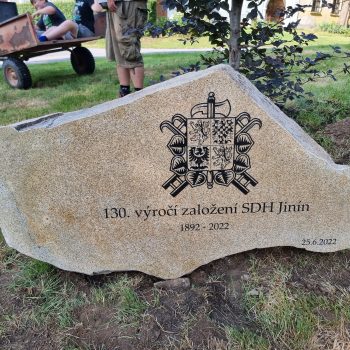 Památník vyrobený v kamenictví Pecher