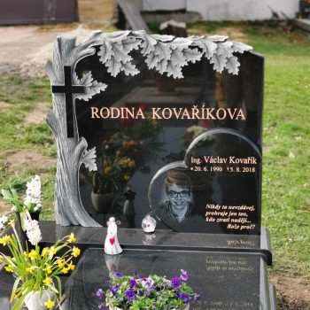 Přípisy a gravírování na hroby