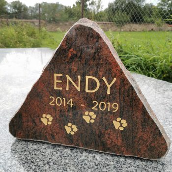 Zvířecí pomníček z kamenictví Pecher Strakonice